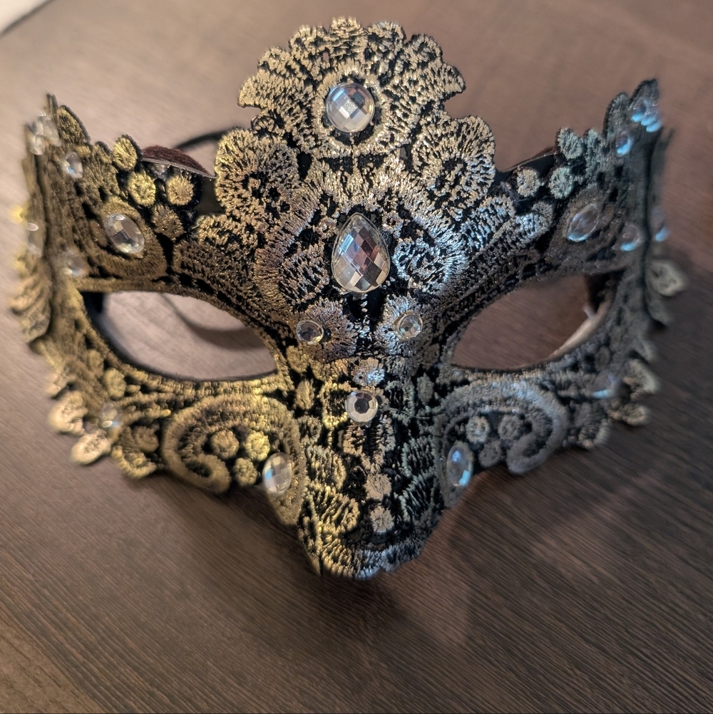 Elegant Black and Gold Masquerade Mask
